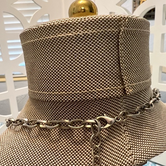 Yellow and silver statement necklace - Picture 2 of 3